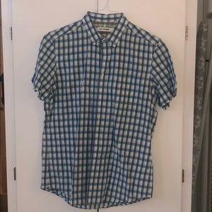 Men’s casual shirt-sleeve button down shirt